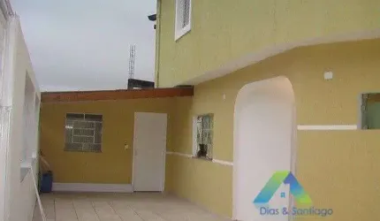 Sobrado todo reformado, 2 dormitórios, sala 2 ambientes, 3 vagas, com excelente localização e valor !