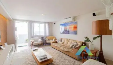 Sobrado com 3 Quartos e 3 banheiros à Venda, 196 m² por R$ 2.180.000