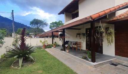 Casa com 3 quartos sendo 1 suíte, 239 m² em Calos Guinle - Teresópolis/RJ