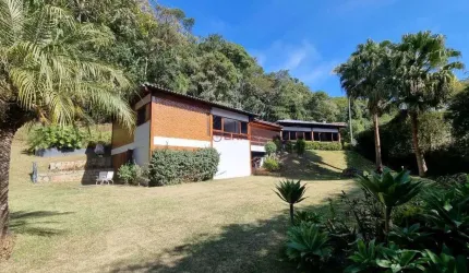 Casa com 5 suítes, 258 m² em Quebra Frascos - Teresópolis/RJ