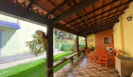 Casa independente com 3 quartos sendo 1 suíte + casa de caseiro no Golfe - Teresópolis/RJ.