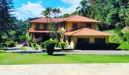Casa independente com 9 quartos sendo 5 suítes no Parque do Imbuí - Teresópolis/RJ.