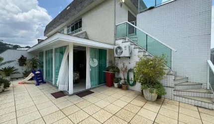 Cobertura duplex com 5 suítes, 390 m² em Agriões- Teresópolis/RJ.