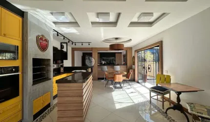Cobertura duplex com 3 quartos sendo 1 suíte, 298 m² em Agriões - Teresópolis/RJ.