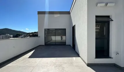 Cobertura linear com 3 suítes, 157 m² na Várzea - Teresópolis/RJ.