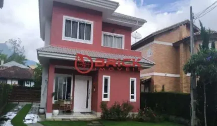 Excelente casa em condomínio com 3 quartos sendo 1 suíte cercada pela natureza em Vargem Grande.
