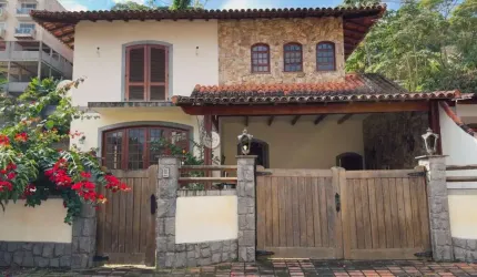 Casa para venda com 4 quartos sendo 3 suítes na Tijuca, Teresópolis/RJ.