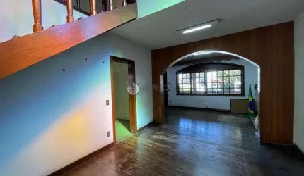 Casa comercial para venda com 900m² de terreno na Várzea, Teresópolis/RJ.