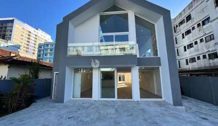 Casa comercial ou residencial à venda no Alto - Teresópolis/RJ.
