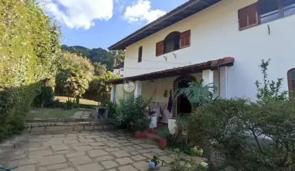 Casa para venda independente com 3 quartos no Golfe, Teresópolis/RJ.