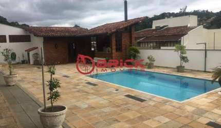 Casa com 4 quartos sendo 1 suíte na Tijuca - Teresópolis/RJ.
