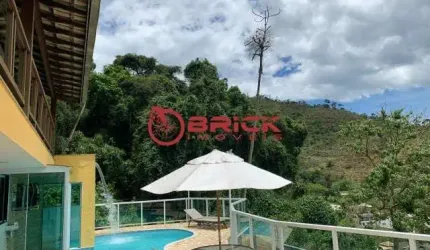 Casa com 4 suítes na Tijuca - Teresópolis/RJ.