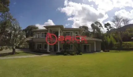 Casa com 6 quartos sendo 4 suítes em condomínio no Parque do Imbuí - Teresópolis/RJ.