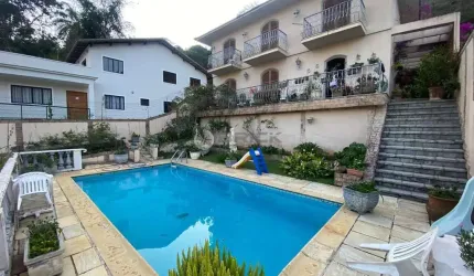 Casa independente com 3 quartos sendo 1 suíte, 600 m² de terreno no Vale do Paraíso - Teresópolis/RJ.