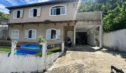 Casa para venda com 5 quartos sendo 1 suíte, 300 m² no Bom Retiro - Teresópolis/RJ.