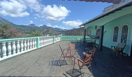 Casa para venda com 3 quartos sendo 1 suíte, 204.3m² na Fazendinha - Teresópolis/RJ.