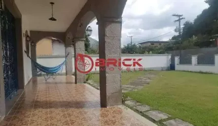 Casa à venda com 4 quartos sendo 2 suítes, 225 m² no Comary - Teresópolis/RJ.