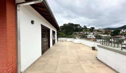 Cobertura linear à venda com 3 quartos sendo 1 suíte + dependência, 156 m² na Barra - Teresópolis/RJ.
