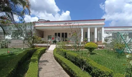 Casa comercial para venda e locação com 5 suítes, 2.818,12 m² de terreno, no Alto - Teresópolis/RJ.