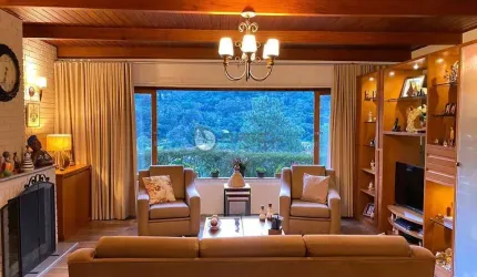 Casa à venda com 5 quartos, 2.470 m² de terreno no Parque Do Imbuí - Teresópolis/RJ.
