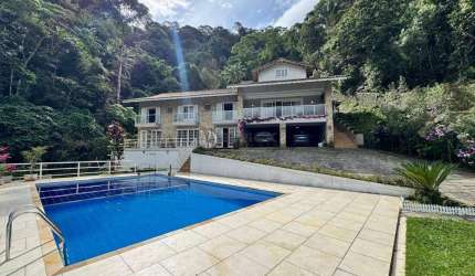 Casa à venda com 4 suítes e uma vista encantadora no Comary - Teresópolis/RJ.