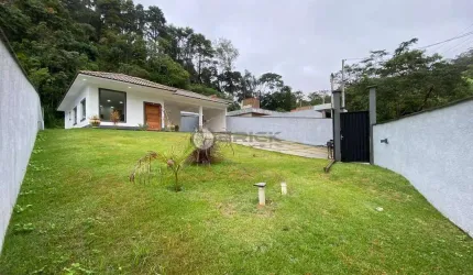 Casa para venda com 3 quartos sendo 1 suíte, 130 m² em Quebra Frascos - Teresópolis/RJ.