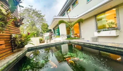 Casa com 3 quartos sendo 1 suíte em condomínio no bairro do Alto - Teresópolis/RJ.