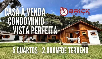 Casa linear à venda com 5 quartos sendo 2 suítes, 2.000 m² de terreno em condomínio em Albuquerque - Teresópolis/RJ.