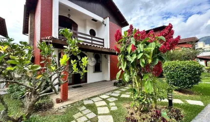 Casa à venda com 3 quartos sendo 1 suíte + dependência, 138 m² em condomínio no Alto - Teresópolis/RJ.