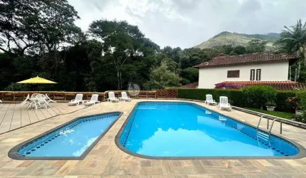 Casa à venda com 3 quartos sendo 1 suíte, 180 m² em Quebra Frascos - Teresópolis/RJ.