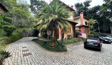 Casa à venda com 3 quartos sendo 1 suíte, 155 m² em condomínio em Quebra Frascos - Teresópolis/RJ.