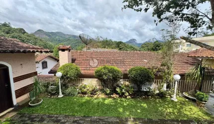 Casa linear com 3 quartos sendo 1 suíte, 790 m² de terreno em condomínio no Panorama - Teresópolis/RJ