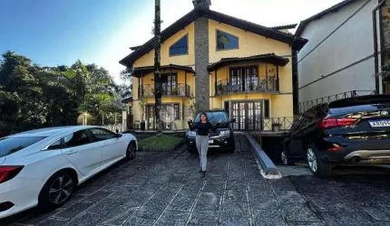 Casa em condomínio com 4 suítes no Comary - Teresópolis/RJ.