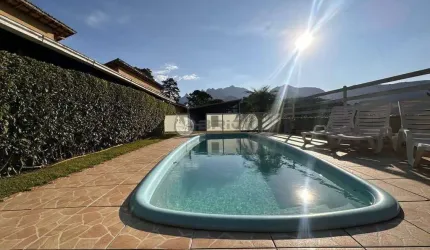 Casa linear com 2 quartos, 70 m² em condomínio em Araras - Teresópolis/RJ.