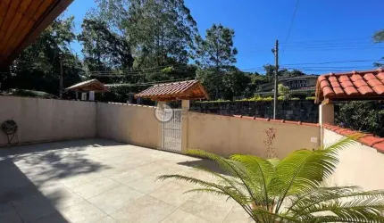 Casa à venda com 3 quartos em condomínio no Comary - Teresópolis/RJ.