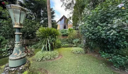 Casa em estilo chalé em condomínio no Comary - Teresópolis/RJ.