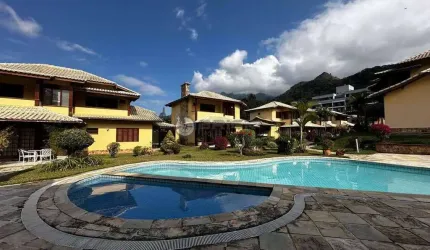 Casa com 4 suítes em condomínio no Alto - Teresópolis/RJ.
