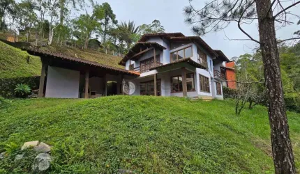 Casa com 4 suítes, 150 m² em condomínio no Comary - Teresópolis/RJ