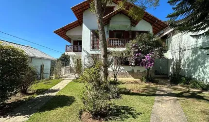 Casa em condomínio com 3 quartos sendo 2 suítes no Golfe - Teresópolis/RJ.