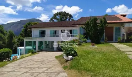 Casa com 6 quartos sendo 5 suítes em condomínio na Várzea - Teresópolis/RJ.