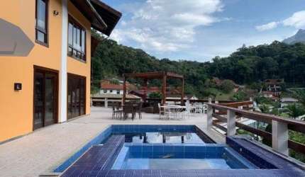 Casa com 5 quartos sendo 3 suítes no Comary - Teresópolis/RJ