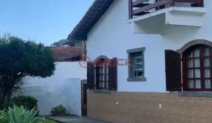Casa com 5 quartos sendo 2 suítes na Tijuca - Teresópolis/RJ.