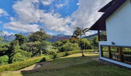 Casa com 5 quartos sendo 4 suítes em condomínio no Comary - Teresópolis/RJ.