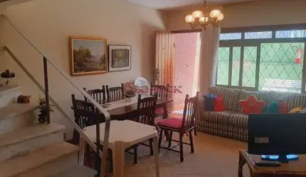 Casa com 3 quartos em condomínio no Alto - Teresópolis/RJ.