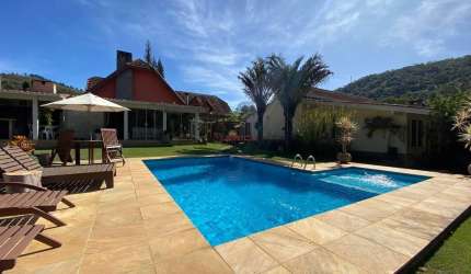 Casa com 4 quartos sendo 2 suítes, 269 m² em Albuquerque - Teresópolis/RJ