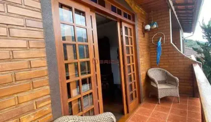 Casa com 3 quartos, 218 m² na Granja Guarani - Teresópolis/RJ