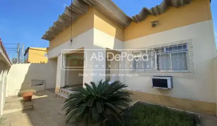 Casa com 3 quartos para alugar na Rua Bernardo de Vasconcelos, Realengo, Rio de Janeiro, 223 m2 por R$ 2.200