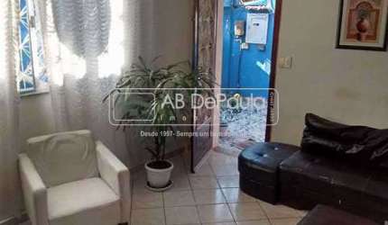 Casa com 5 quartos à venda na Avenida Marechal Fontenele, Jardim Sulacap, Rio de Janeiro, 200 m2 por R$ 300.000