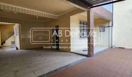 Casa com 3 quartos à venda na Avenida Marechal Fontenelle, Magalhães Bastos, Rio de Janeiro, 258 m2 por R$ 350.000