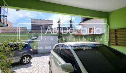 Casa com 5 quartos à venda na Rua Arabela, Bangu, Rio de Janeiro, 272 m2 por R$ 320.000